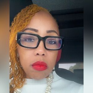 Meet your Posher, Lenore